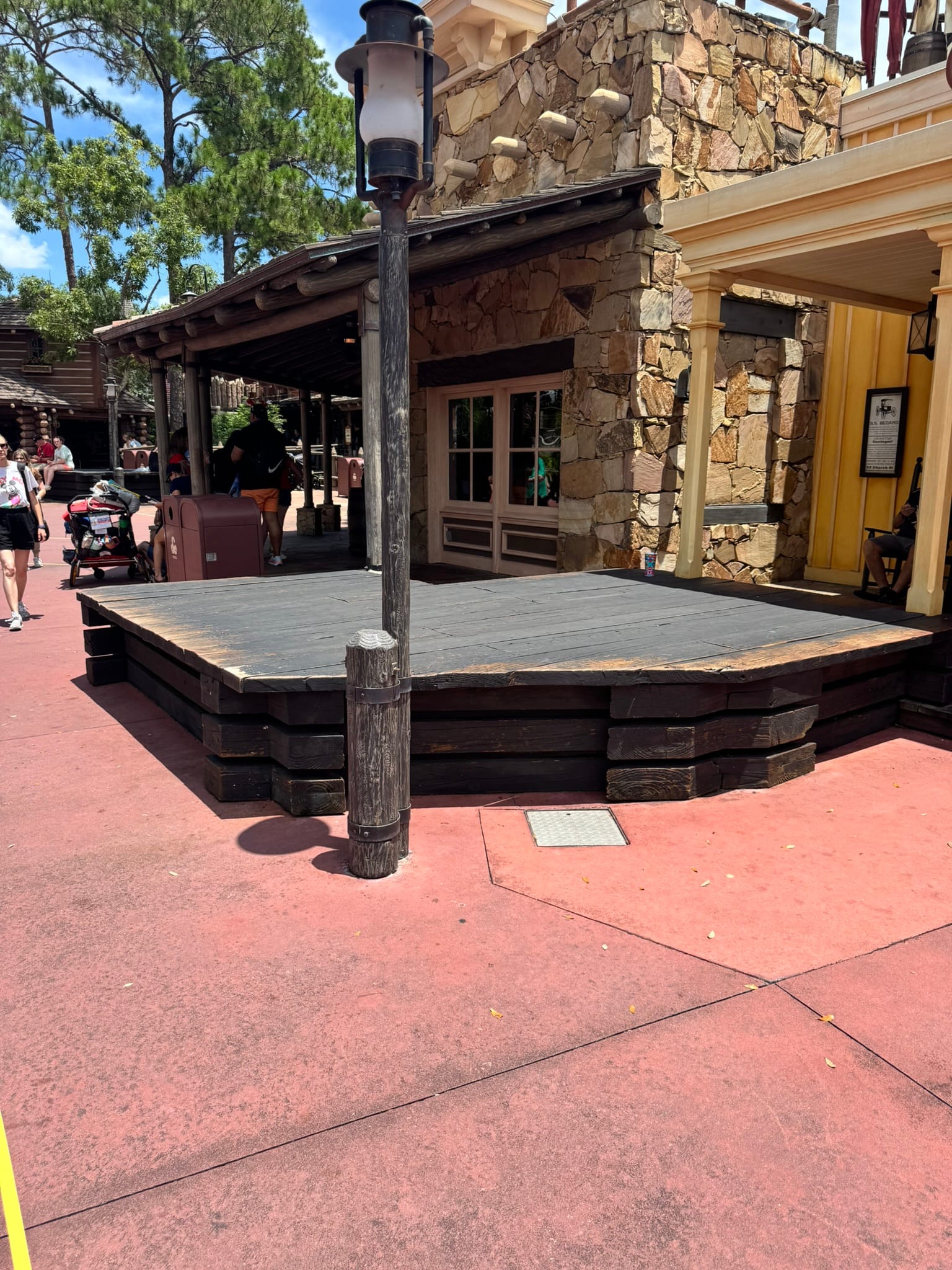 The Perfect Pretzel & Drink Stops at Each Disney Park (Because Sometimes That’s All You Need)